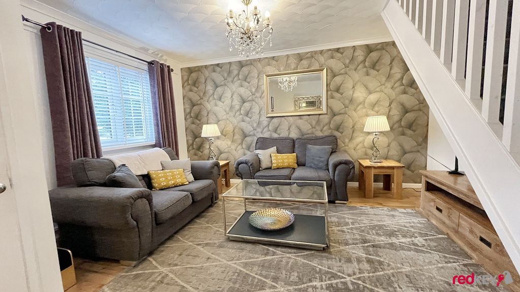 Property photo 3 of 12 Lounge