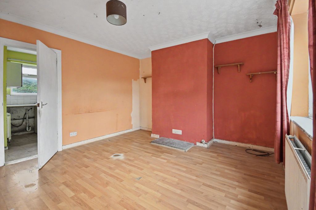 Property photo 2 of 20 69B Westfield Road, Yeovil, Somerset, BA21 3Dd