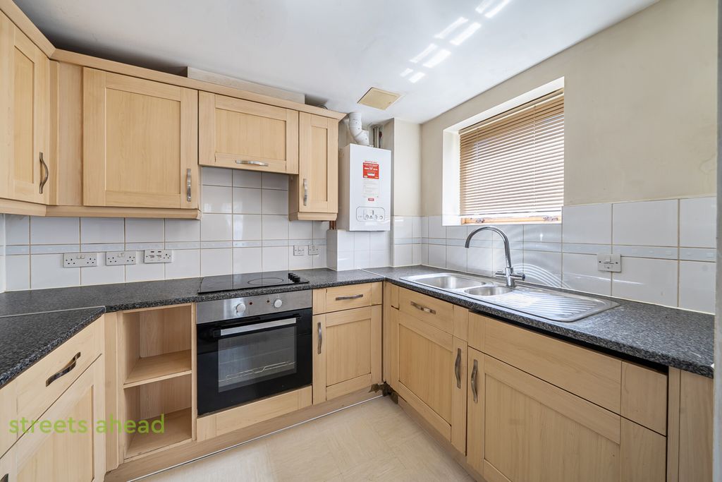 Property photo 3 of 15 F85890Ea-11B7-4E3...
