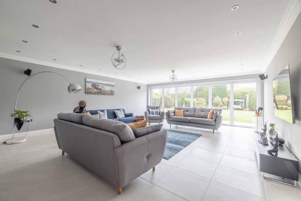 Property photo 2 of 35