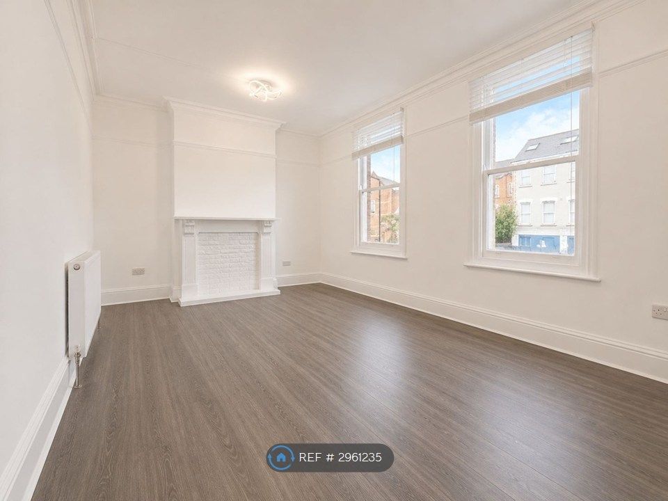 Property photo 3 of 17 Room 2