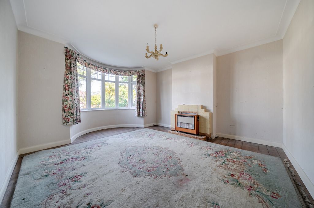 Property photo 2 of 16 1459915-10-6A02ee...