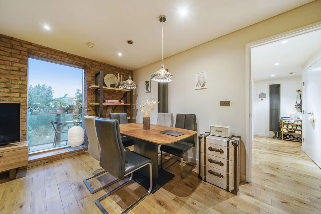 Property photo 2 of 18 Dining Area