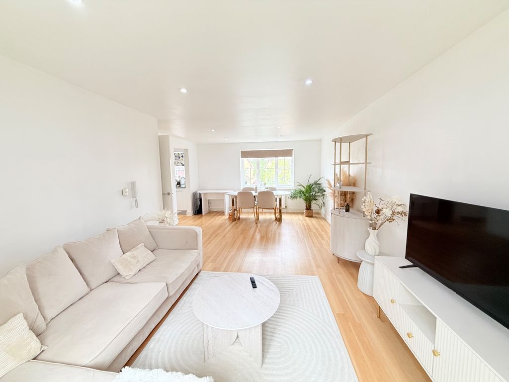 Property photo 3 of 12 5379302