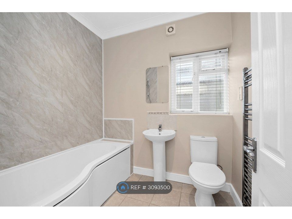 Property photo 3 of 9 Bathroom