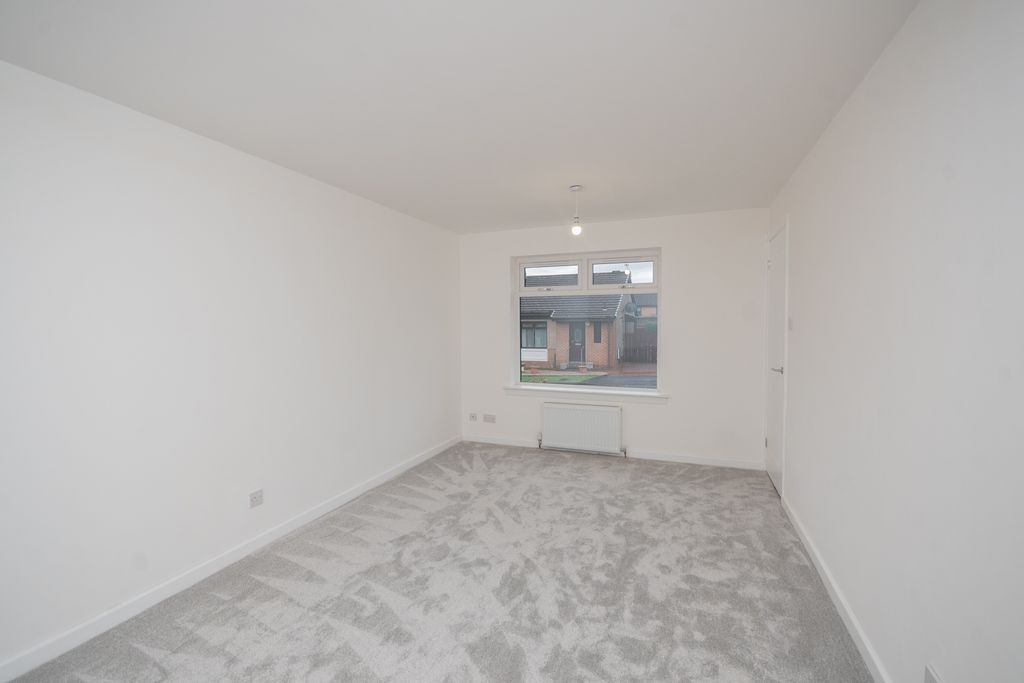 Property photo 3 of 19 Lounge