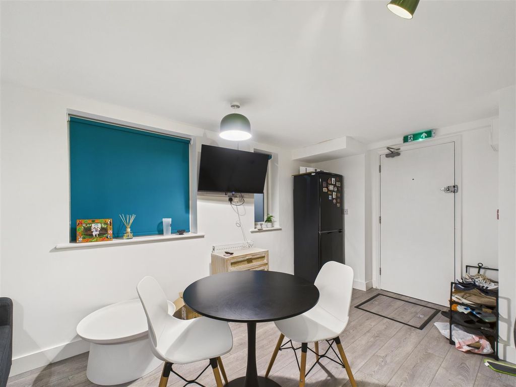 Property photo 3 of 16 Cam02131G0-Pr0208-Still003.Jpg