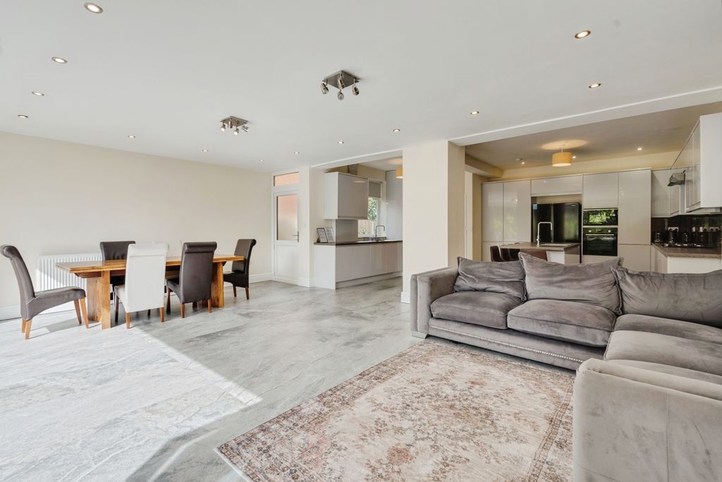 Property photo 3 of 32 Pbox-Img.Jpg