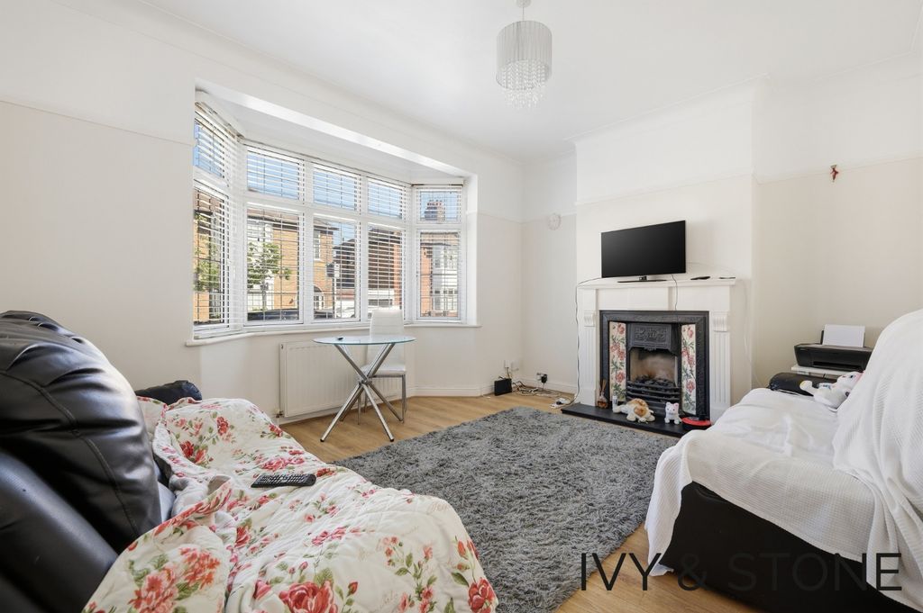 Property photo 3 of 27 4919743