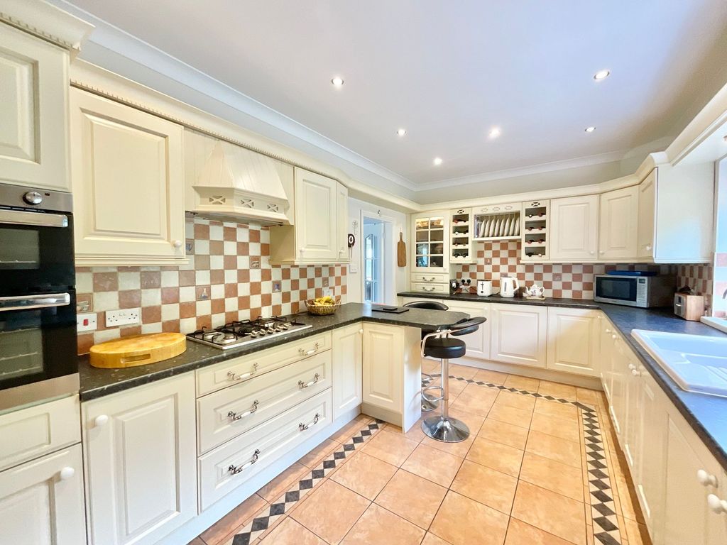 Property photo 3 of 41