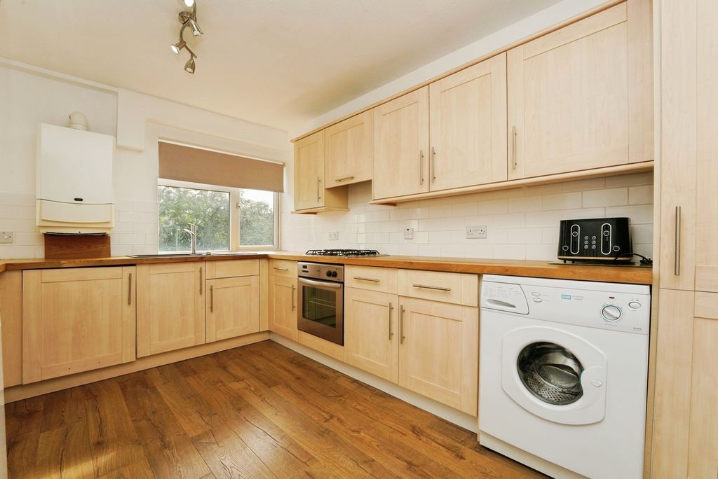 Property photo 2 of 6 Kitchen