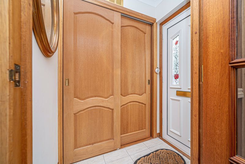 Property photo 3 of 15 Vestibule