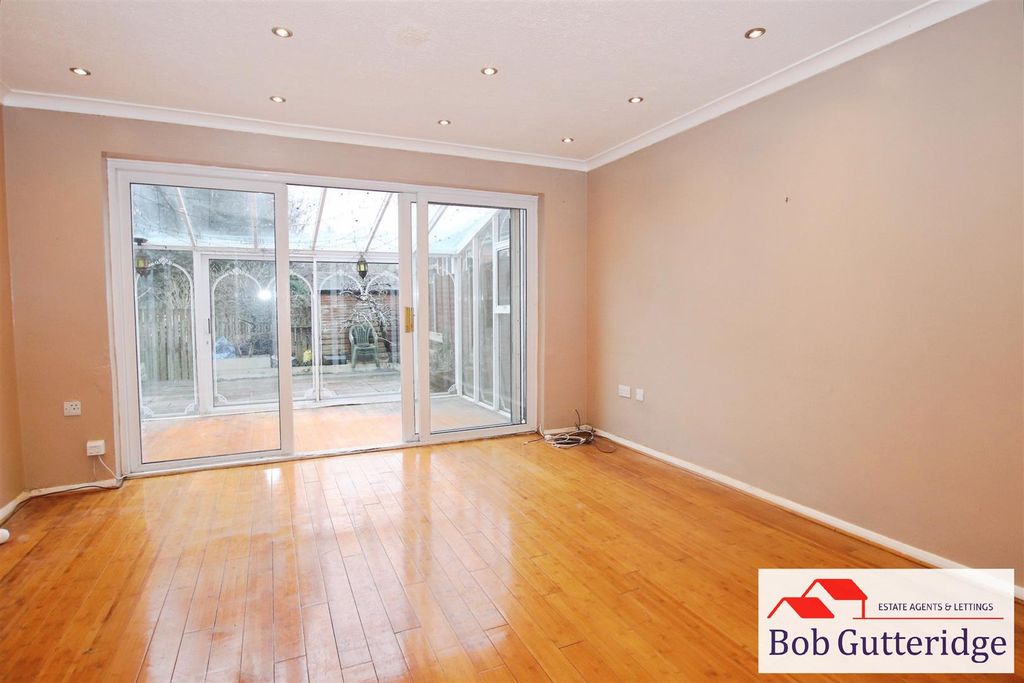 Property photo 2 of 26 Lounge