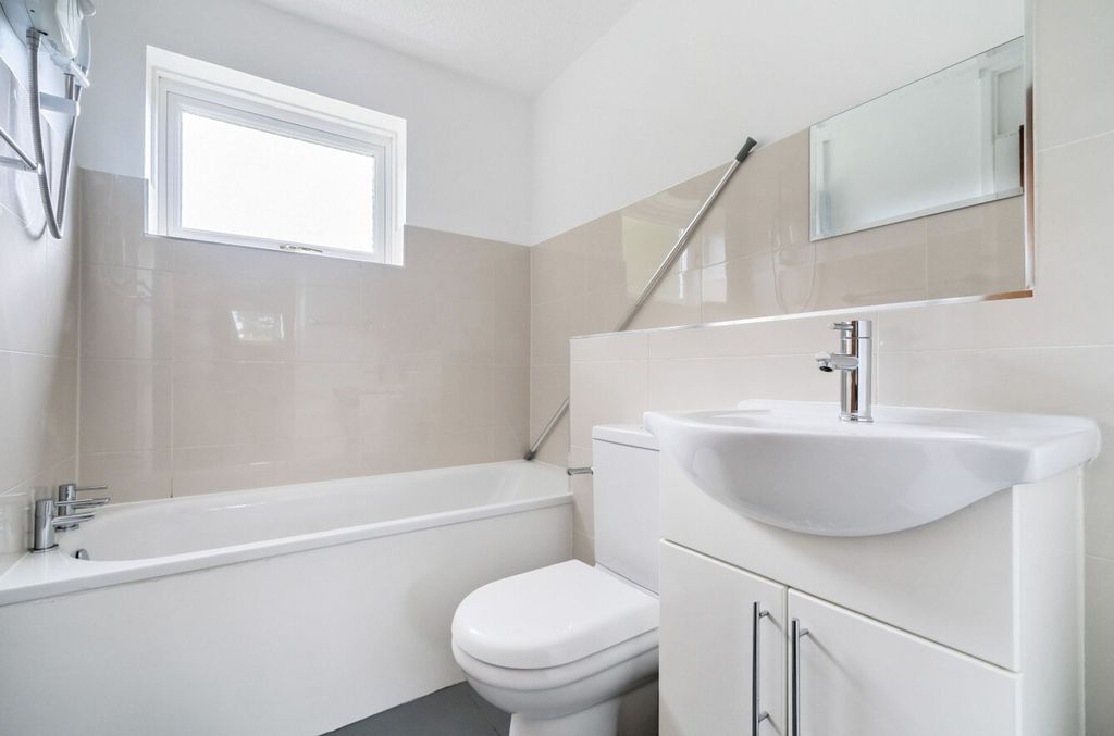 Additional image 6 of 1 bed flat for saleMoggs Mead, Petersfield GU31