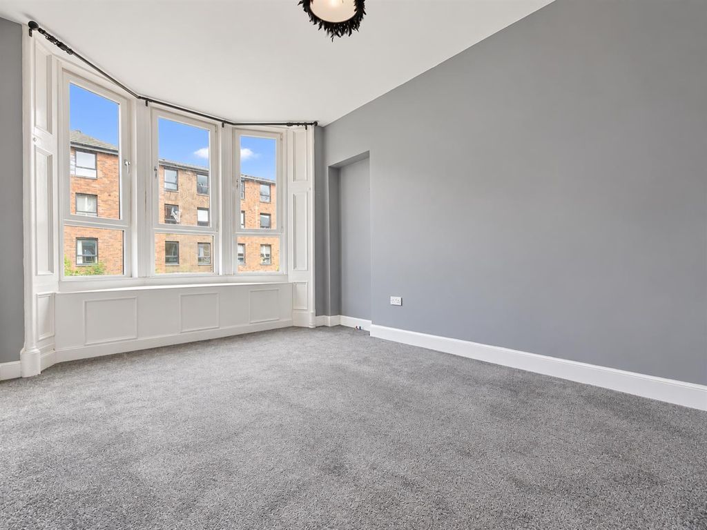 Property photo 2 of 5 Bright Empty Room With Bay Windows.Png