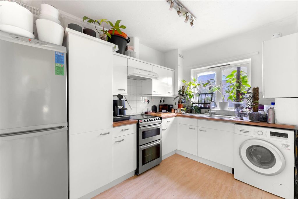 Property photo 3 of 13 Kitchen