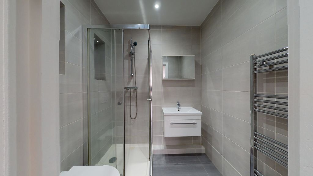 Property photo 3 of 13 Bathroom