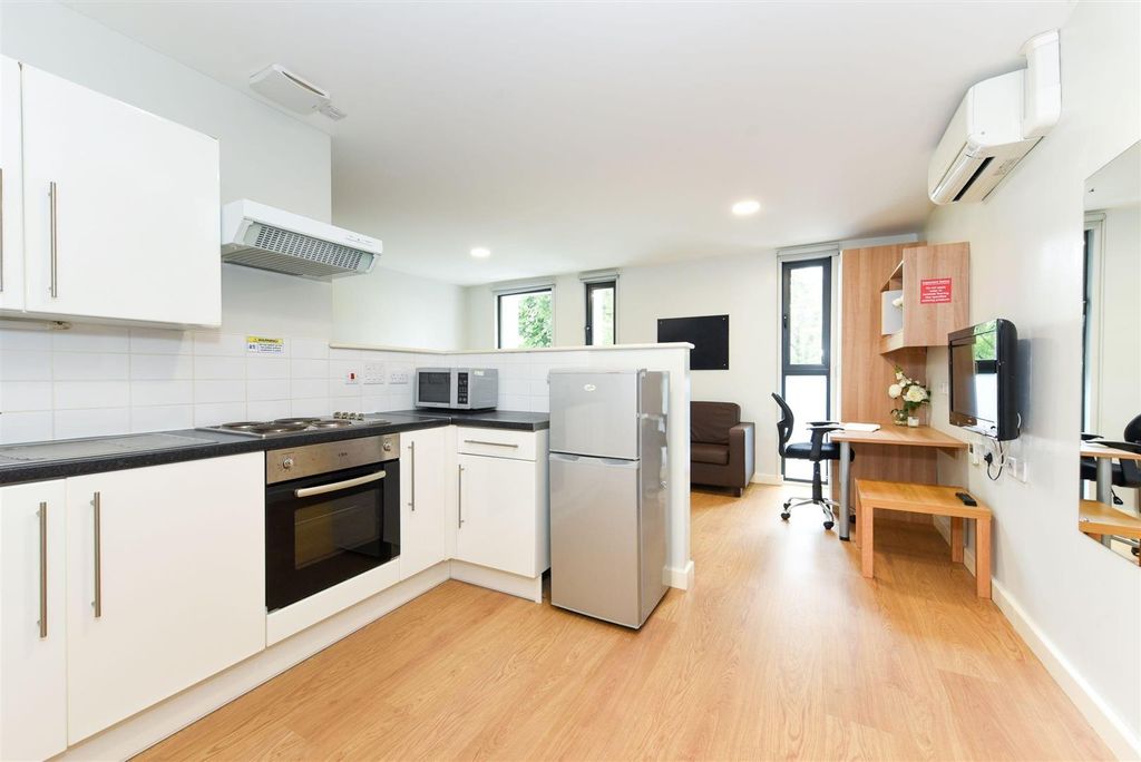 Property photo 1 of 24