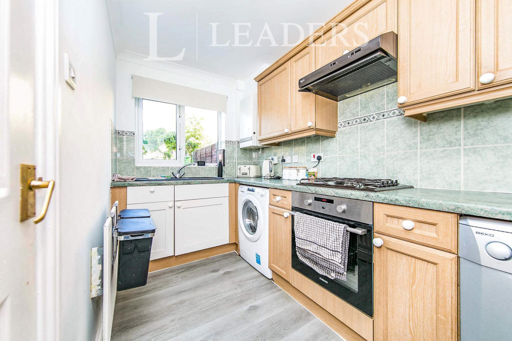 Property photo 3 of 9 Kitchen