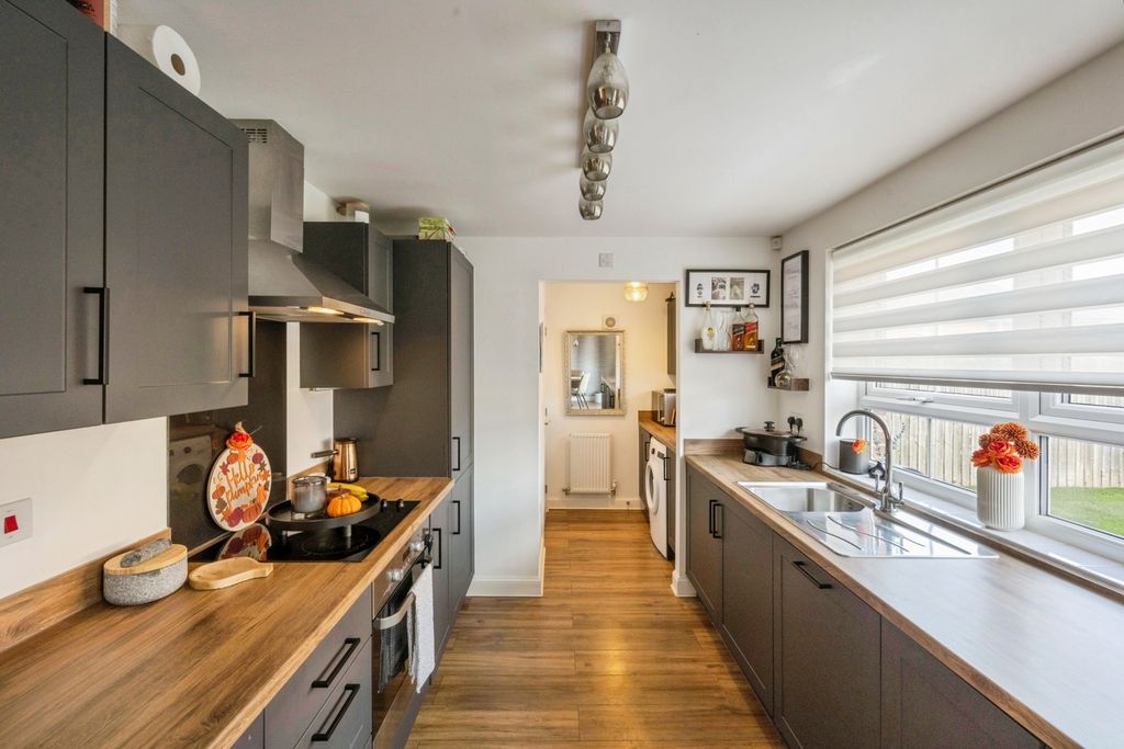 Property photo 3 of 17 Kitchen