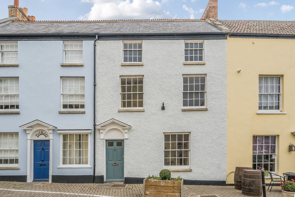 Property photo 1 of 23