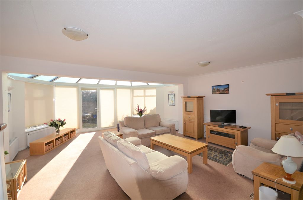 Property photo 1 of 10 Living