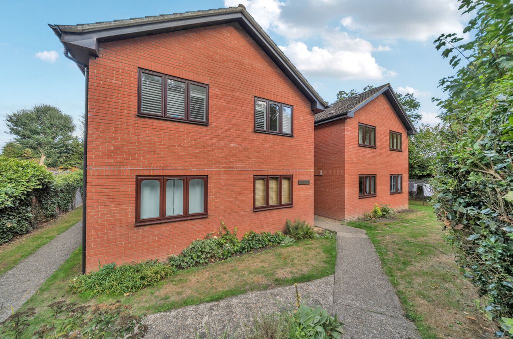 Property photo 1 of 10 1520976-8-1A09159...