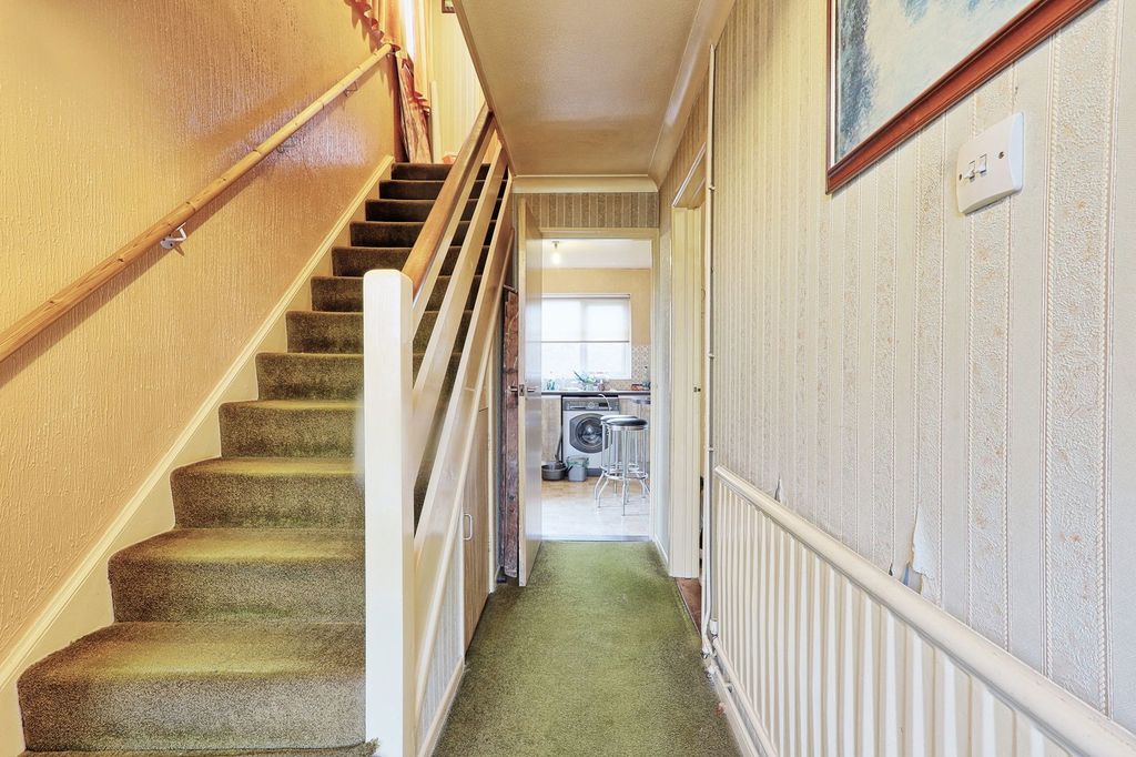 Property photo 2 of 20