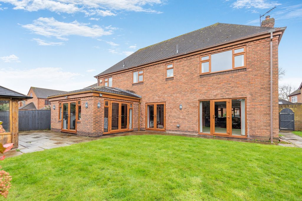 Property photo 3 of 34