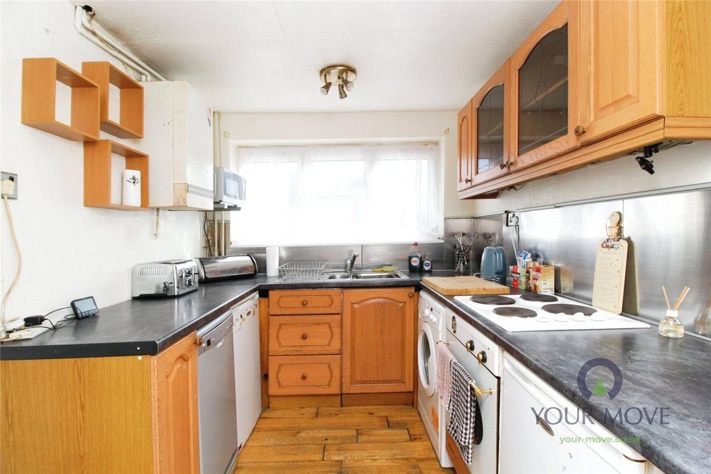 Property photo 3 of 21 Kitchen