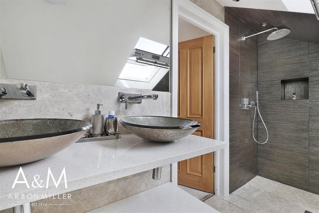 Property photo 3 of 29 En-Suite