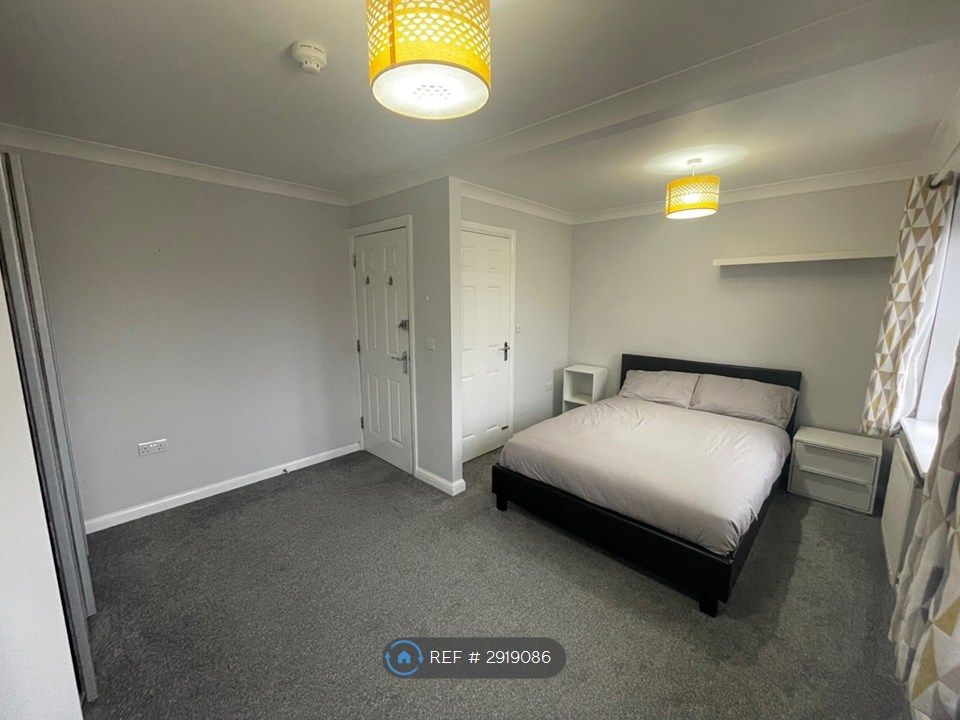 Property photo 1 of 8 Your Room