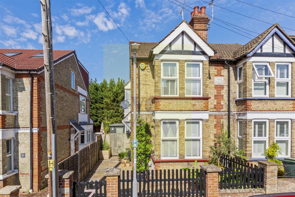 Property photo 1 of 7 7 Rosebery Ave, Hp13 7Ah (L)-7.Jpg