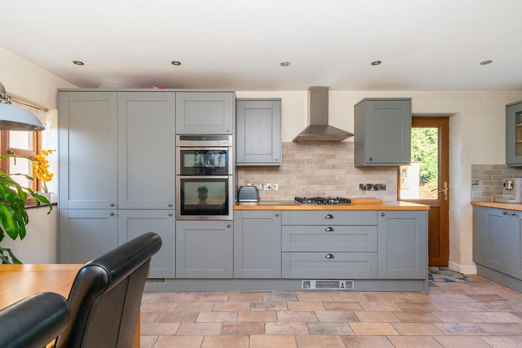 Property photo 1 of 26 1O3Grfy - Kitchendiner A.Jpg