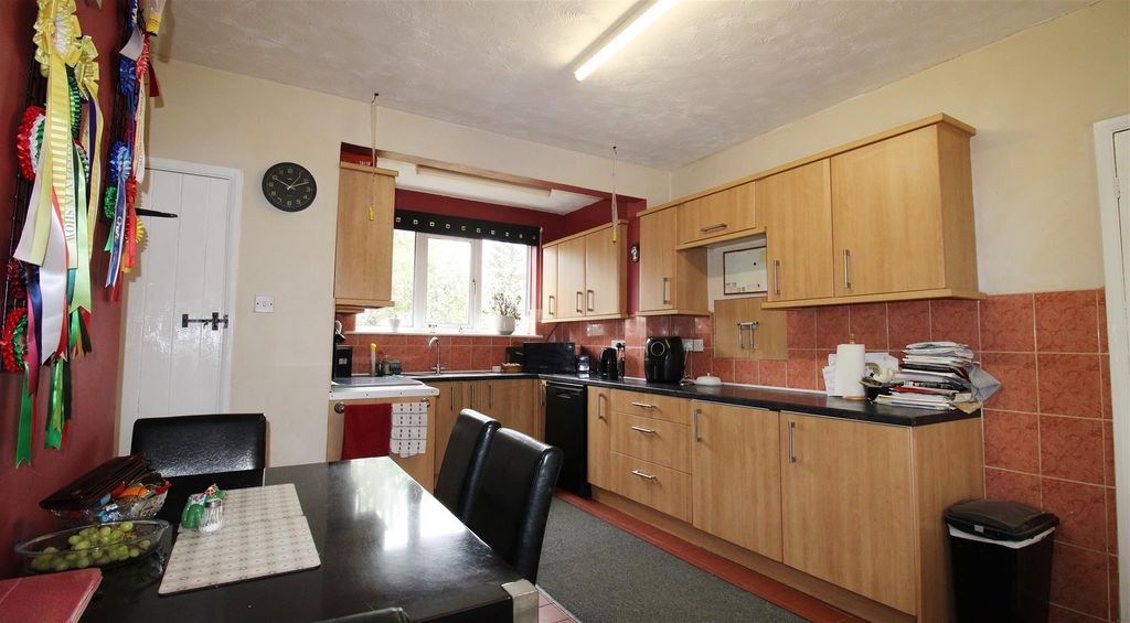 Property photo 2 of 26 Kitchen/Diner