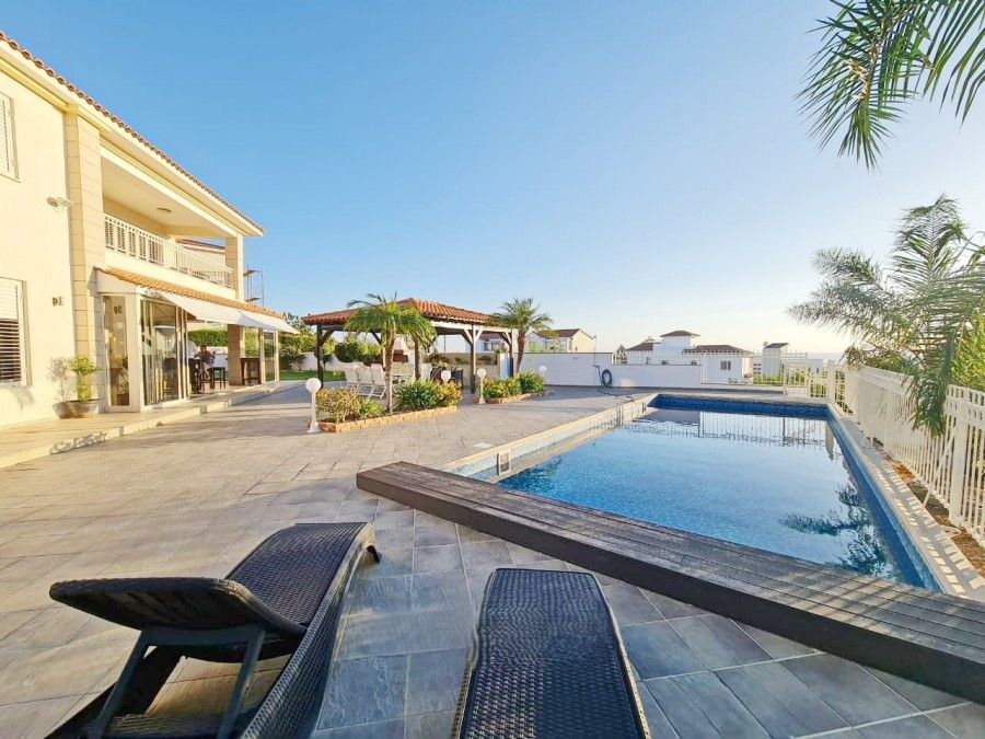 Property photo 2 of 22