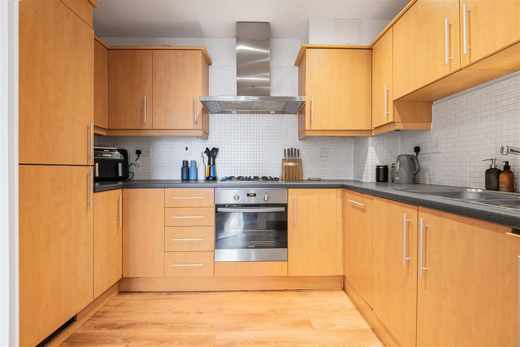 Property photo 3 of 23