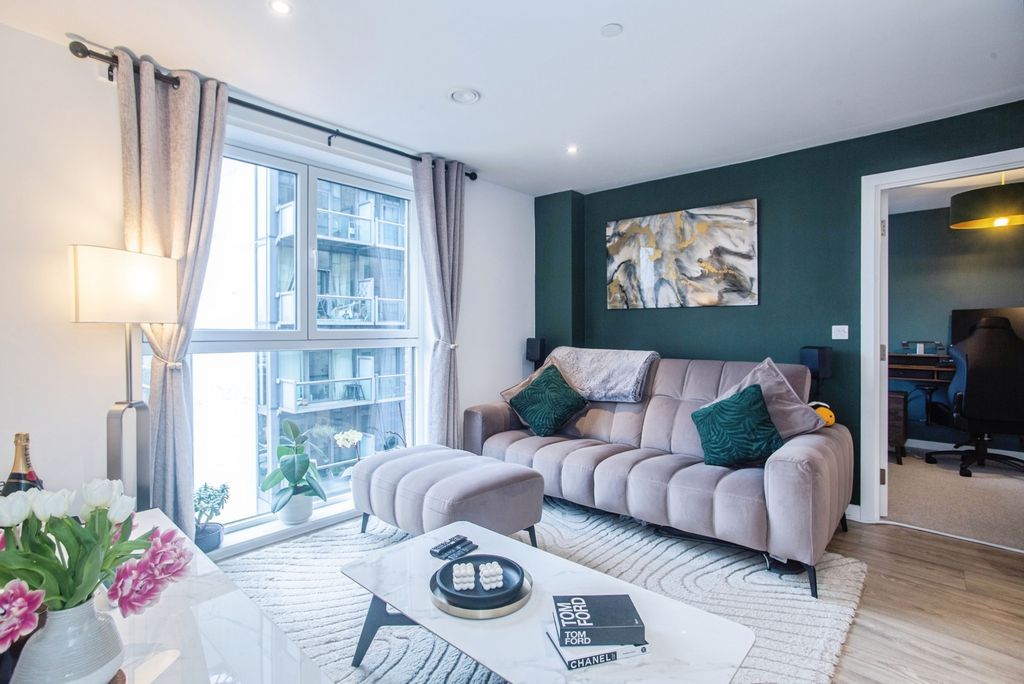 Property photo 3 of 18 Pbox-Img.Jpg