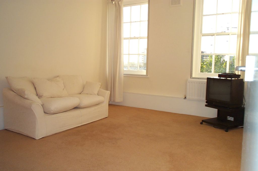 Property photo 2 of 9 West Aspect Living Room