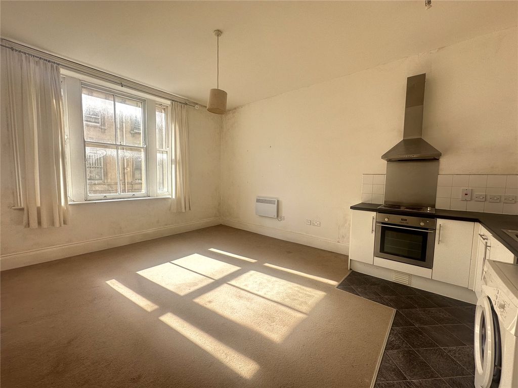 Property photo 3 of 6 Picture No. 12