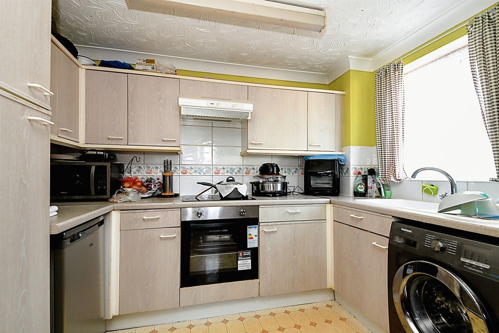 Property photo 3 of 14