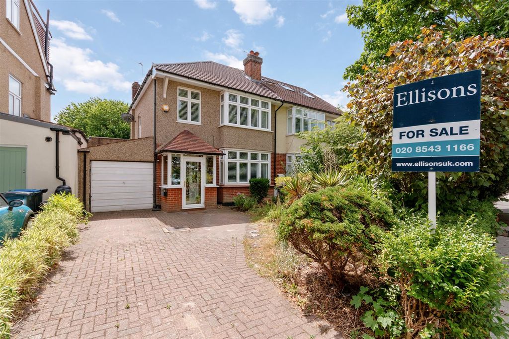 Property photo 1 of 12 Cranleigh Road