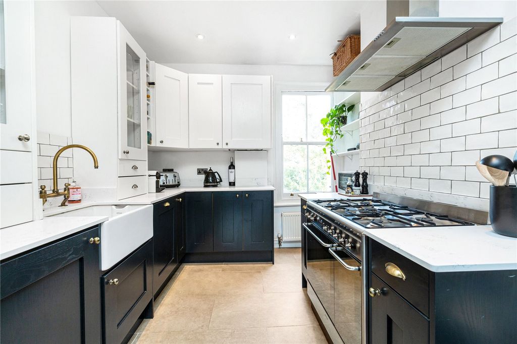 Property photo 2 of 14 Picture No. 02