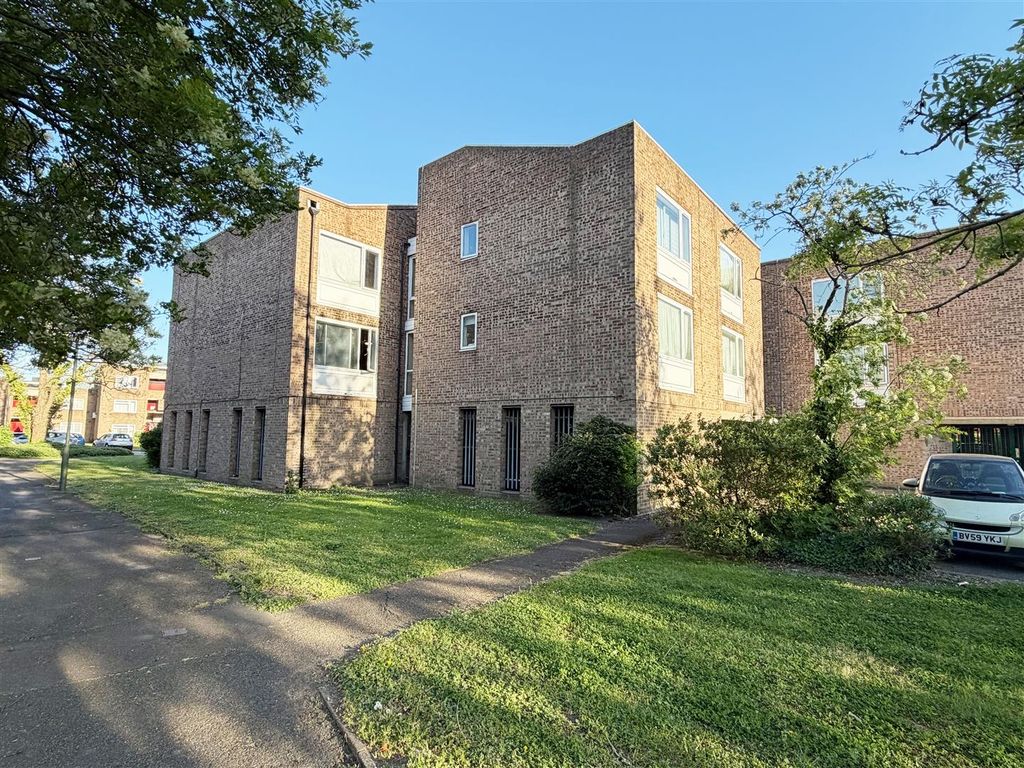 Property photo 1 of 6 WC Ext2.Jpg