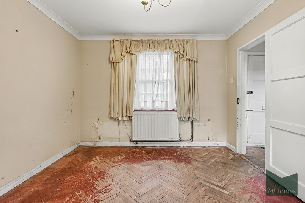 Property photo 3 of 12