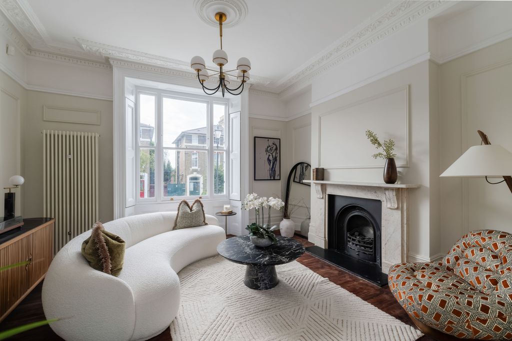 Property photo 2 of 22