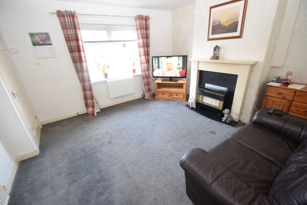 Property photo 3 of 13 Lounge 1