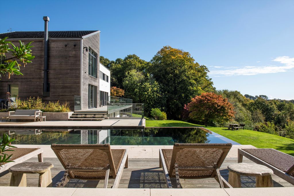 Property photo 1 of 32 Image