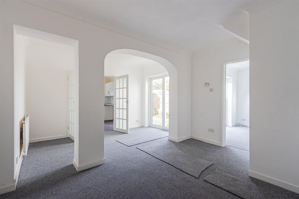 Property photo 2 of 17 Eurwg Crescent 8-11.Jpg