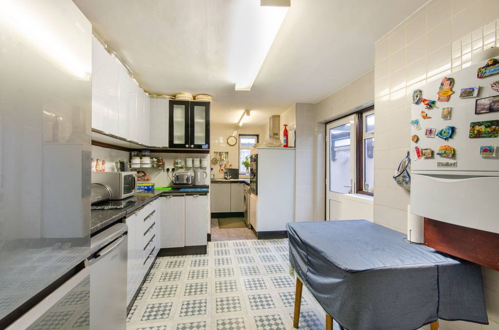 Property photo 3 of 13